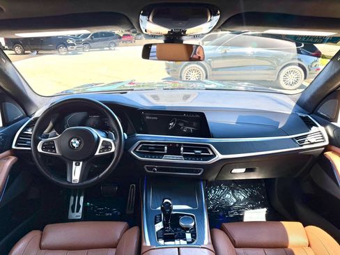 Used 2021 BMW X7 M50i w/ Dynamic Handling Package AWD/4WD image 17