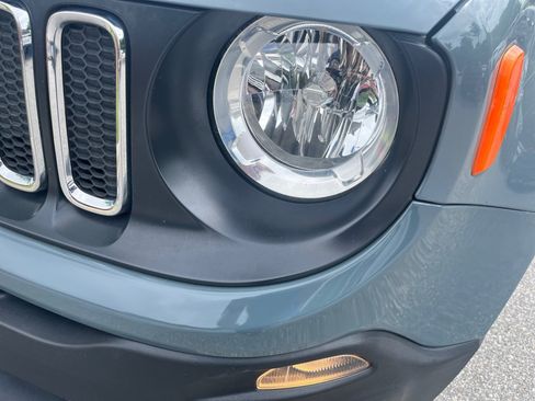 Used 2018 Jeep Renegade Latitude FWD image 30