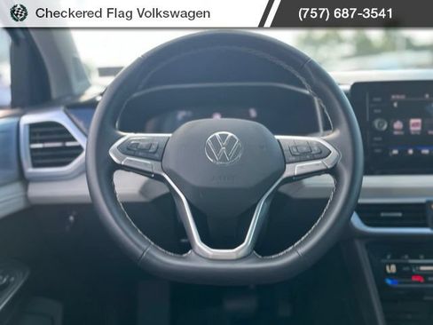 Used 2025 Volkswagen Taos SE AWD/4WD image 34