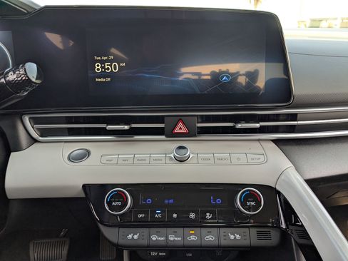 New 2025 Hyundai Elantra Limited image 10