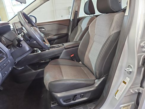 Used 2023 Nissan Rogue SV image 8