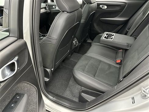 Certified 2025 Volvo XC40 B5 Plus image 22