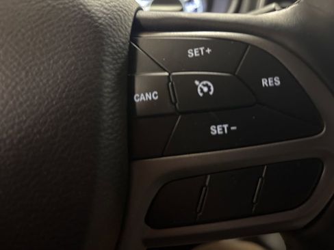 Used 2019 Jeep Cherokee Limited w/ Trailer Tow Group AWD/4WD image 15