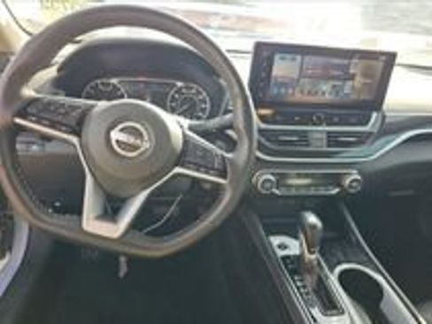 Used 2025 Nissan Altima 2.5 SR w/ SR Premium Package AWD/4WD image 12