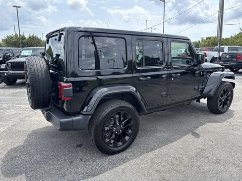 Certified 2025 Jeep Wrangler Unlimited Sahara w/ Safety Group AWD/4WD image 9