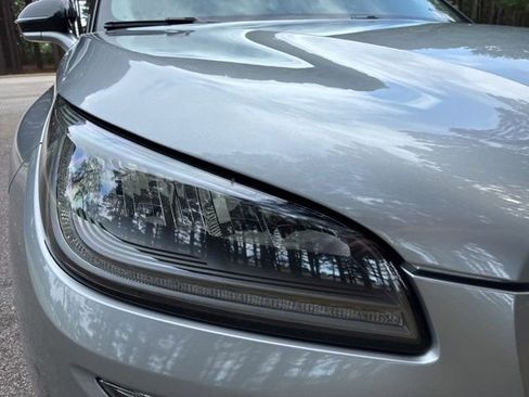 Used 2021 Lincoln Corsair Reserve w/ Elements Package FWD image 9