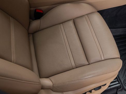 Certified 2023 Porsche Cayenne Platinum Edition AWD/4WD image 43