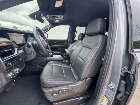 Used 2025 GMC Yukon Denali AWD/4WD image 7