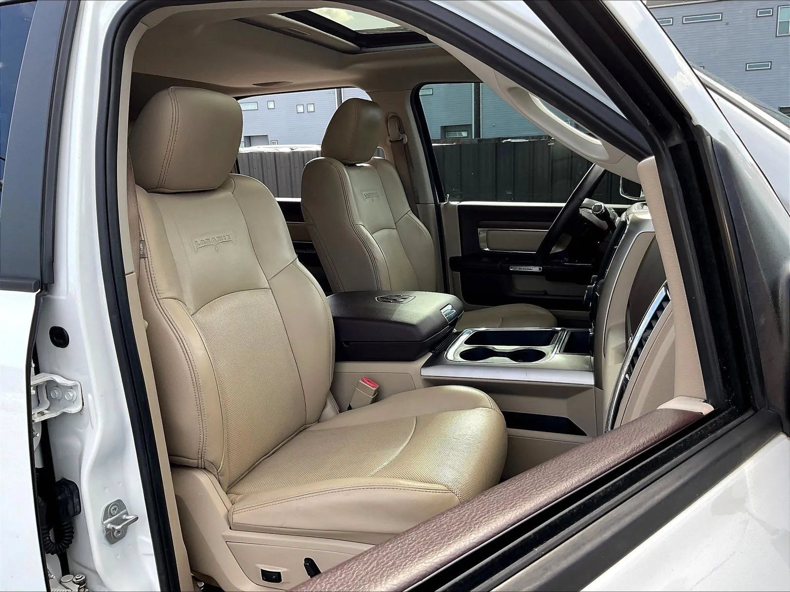 Used 2017 RAM 2500 Laramie w/ Snow Chief Group AWD/4WD image 13
