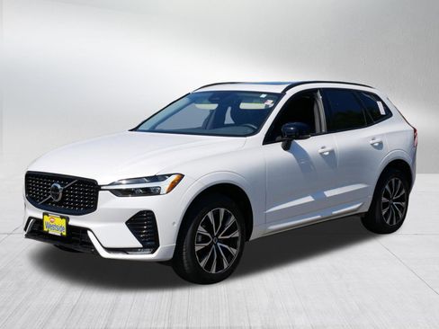 Used 2025 Volvo XC60 B5 Plus AWD/4WD image 3