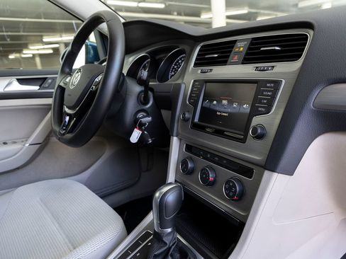Used 2016 Volkswagen Golf S FWD image 29