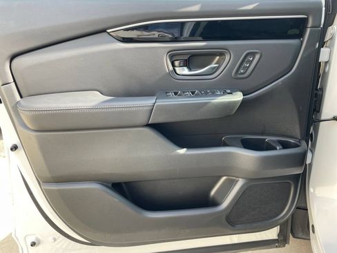 Used 2025 Honda Pilot EX-L image 19