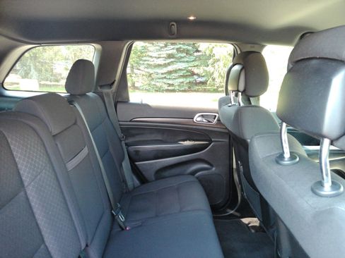 Used 2018 Jeep Grand Cherokee Laredo AWD/4WD image 18