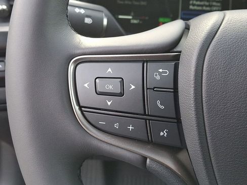 Used 2025 Lexus UX 300h AWD image 22