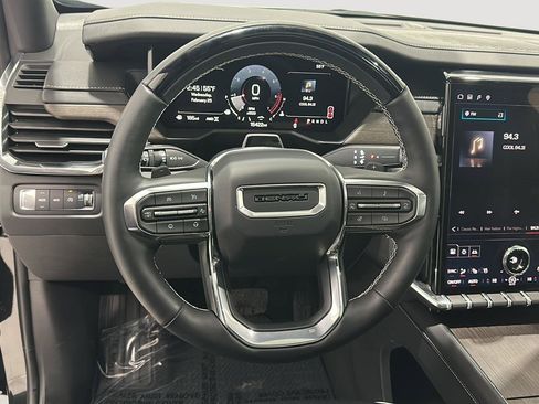 Used 2025 GMC Acadia Denali w/ Super Cruise Package image 10