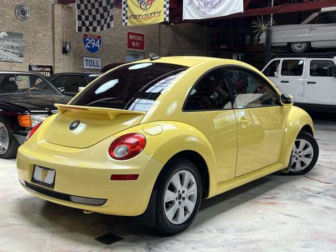 Used 2009 Volkswagen Beetle S FWD image 2