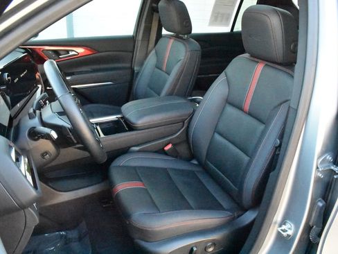 Used 2024 Chevrolet Traverse RS image 25