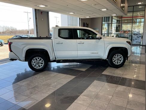Certified 2024 Toyota Tacoma SR5 image 8