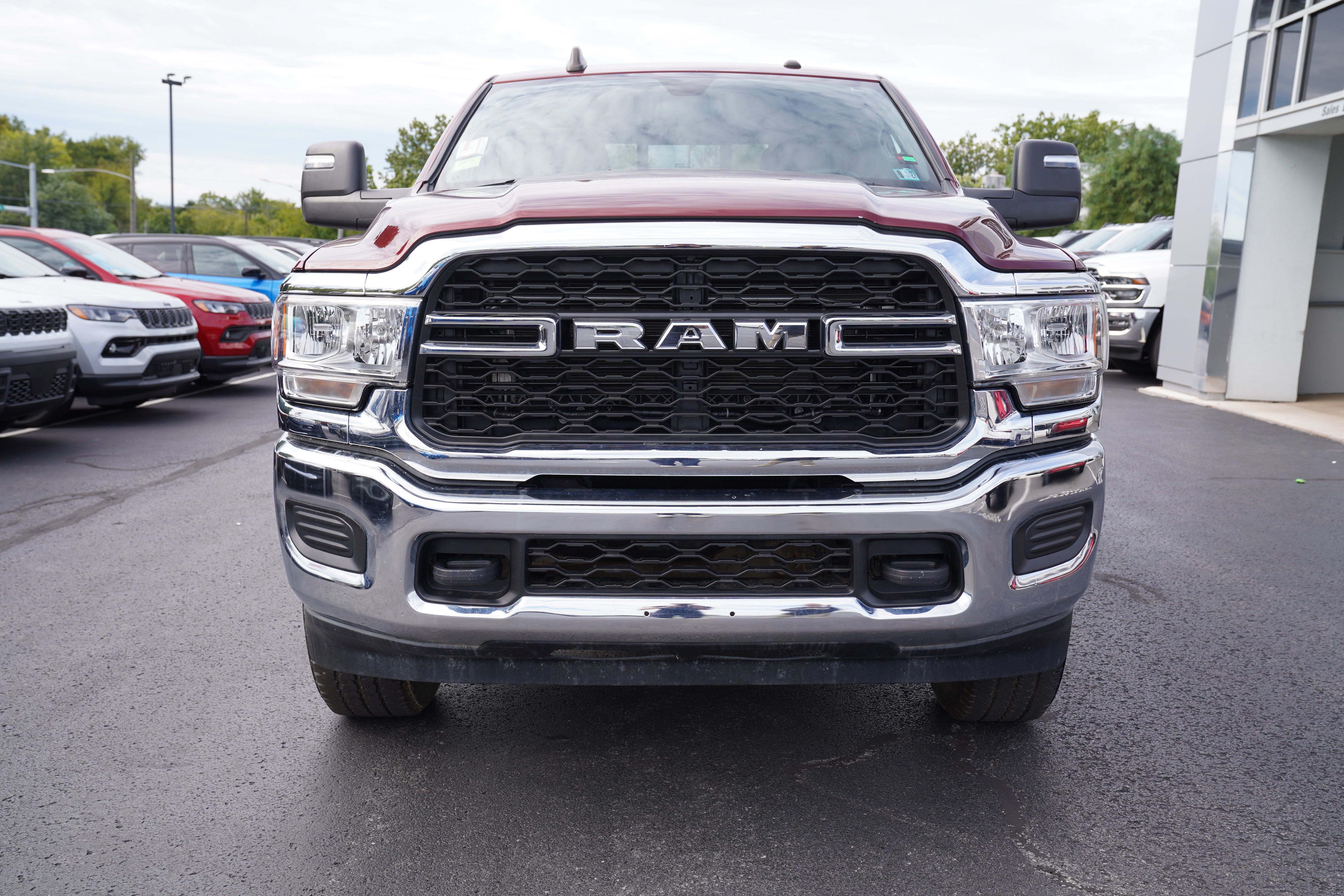 Used 2024 RAM 3500 Tradesman w/ Chrome Appearance Group AWD/4WD image 10