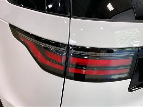 Certified 2025 Land Rover Discovery Dynamic SE AWD/4WD image 24