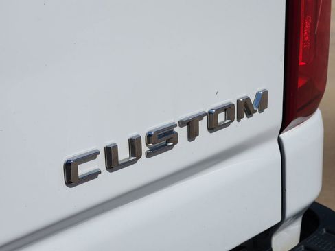 Used 2020 Chevrolet Silverado 2500 Custom w/ Custom Value Package image 12