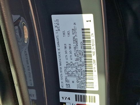 Used 2025 Toyota Tacoma TRD Off-Road image 28