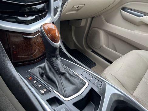 Used 2013 Cadillac SRX Luxury image 16