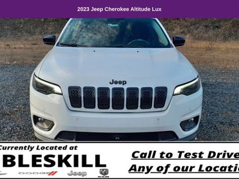 Used 2023 Jeep Cherokee Altitude Lux image 2