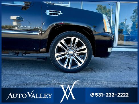 Used 2011 Cadillac Escalade ESV Premium image 9