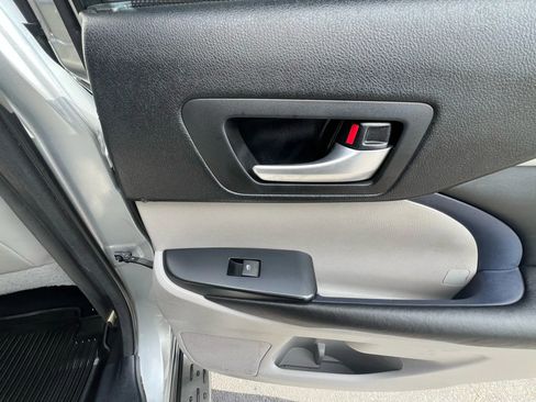 Used 2017 Toyota Highlander XLE image 38