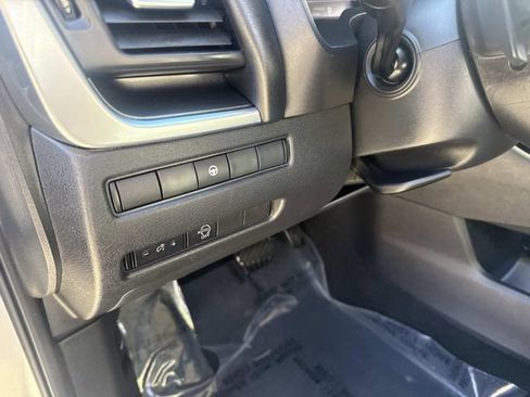 Used 2023 Nissan Rogue SV image 21