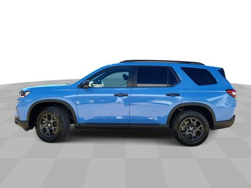 Used 2025 Honda Pilot TrailSport image 5