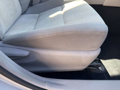 Used 2012 Toyota Camry LE image 27