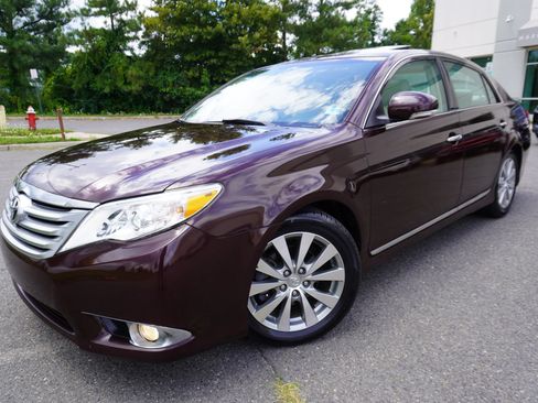 Used 2012 Toyota Avalon Limited FWD image 3