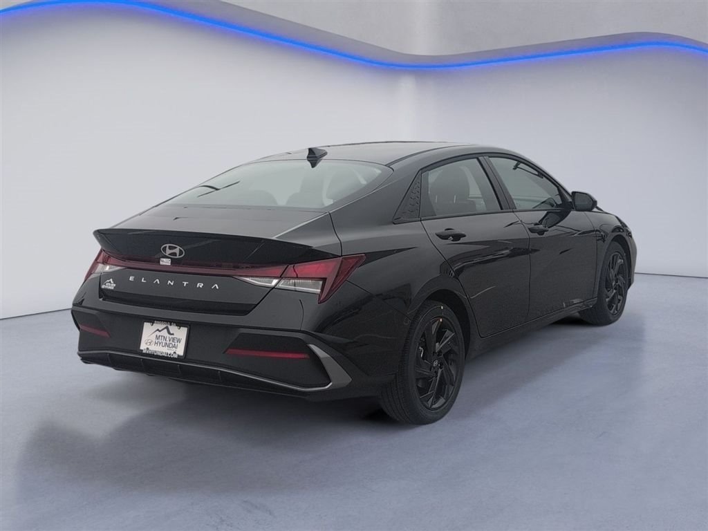 Used 2026 Hyundai Elantra Sport FWD image 6
