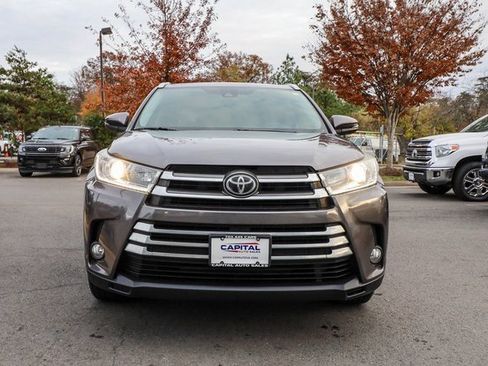Used 2017 Toyota Highlander Limited image 2
