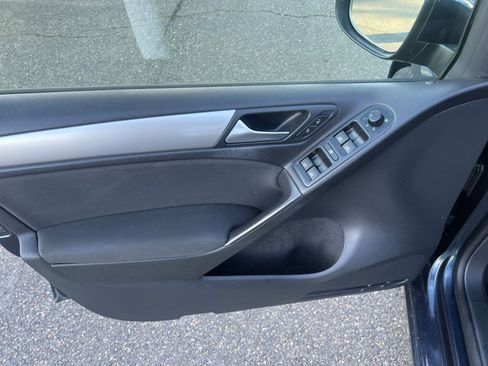 Used 2014 Volkswagen Golf 4-Door FWD image 9