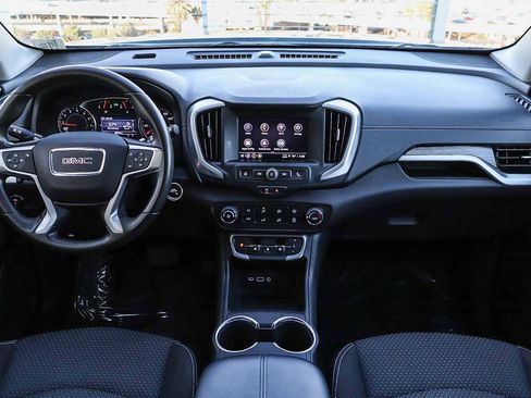 Used 2024 GMC Terrain SLE image 12