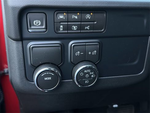 New 2026 Chevrolet Suburban LT image 18