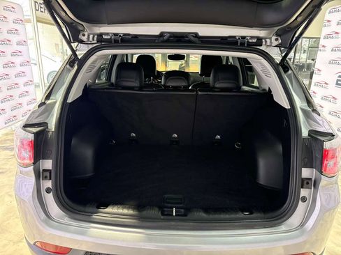 Used 2019 Jeep Compass Latitude FWD image 40