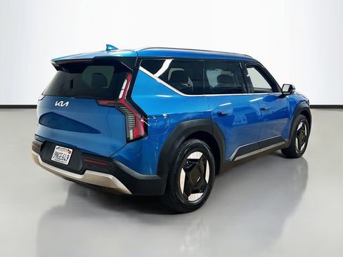 Certified 2024 Kia EV9 Wind AWD/4WD image 7