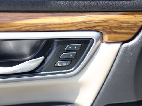 Used 2017 Honda CR-V Touring image 14