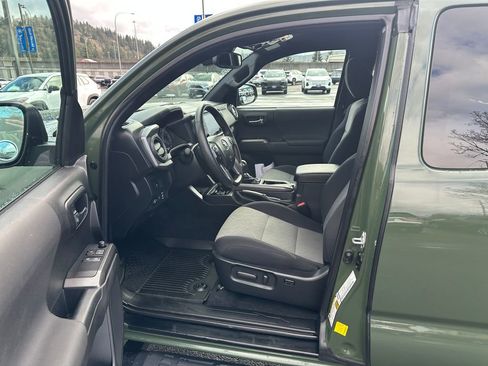 Used 2021 Toyota Tacoma TRD Off-Road w/ TRD Premium Off Road Package image 12