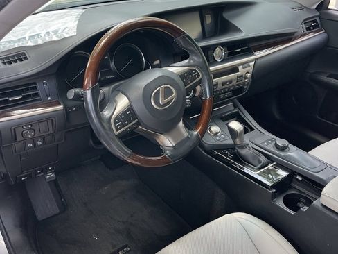 Used 2016 Lexus ES 300h FWD image 3