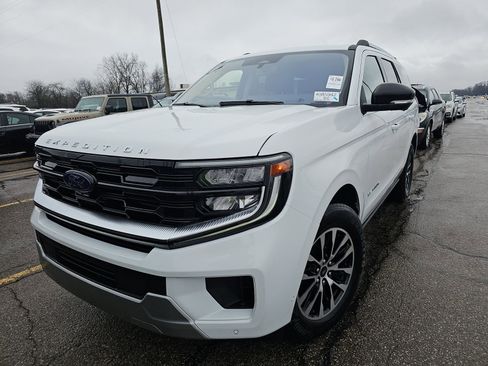 Used 2025 Ford Expedition Platinum image 1