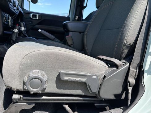 Used 2024 Jeep Wrangler Unlimited Sahara AWD/4WD image 14