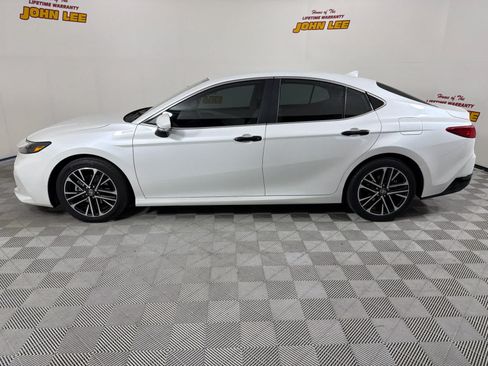 Used 2025 Toyota Camry XLE FWD image 2