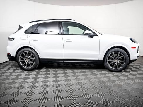 Certified 2024 Porsche Cayenne AWD/4WD image 9