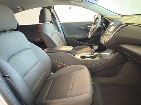 Used 2021 Chevrolet Malibu LT FWD image 24