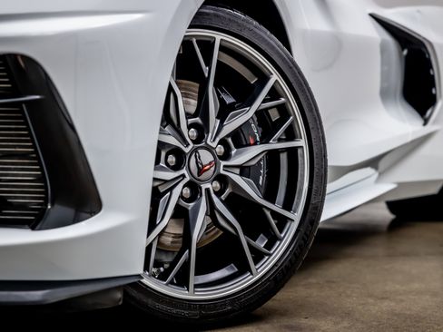 Used 2025 Chevrolet Corvette Stingray Premium Conv w/ Z51 Performance Package RWD image 17